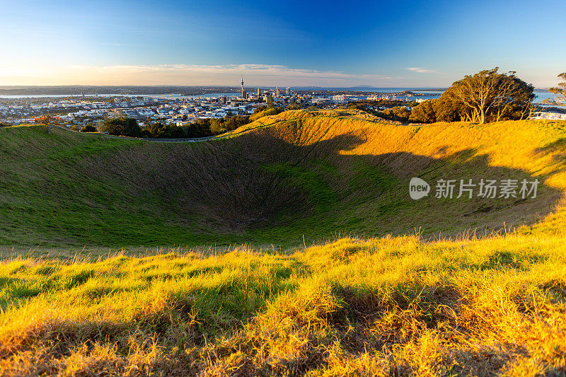 Maungawhau伊甸山,Tāmaki Makaurau奥克兰,秋天日落